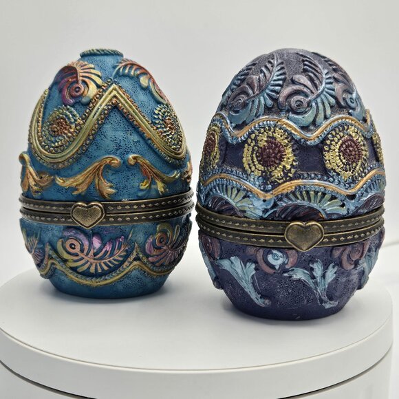 Pair of Ornate embossed Egg Heart Hinged Trinket boxes - Picture 3 of 13